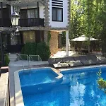 מלון דירות The Paradise