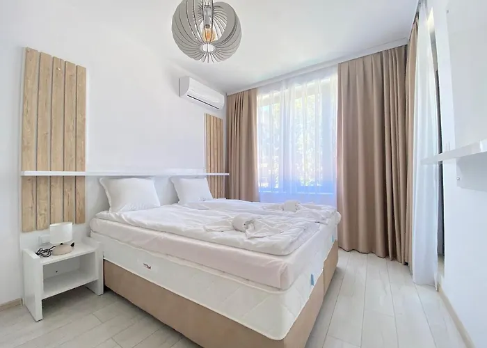 Aparthotel The Paradise 3*