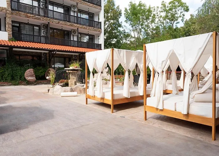 Aparthotel The Paradise 3*