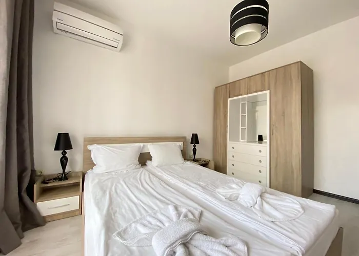 Aparthotel The Paradise 3*