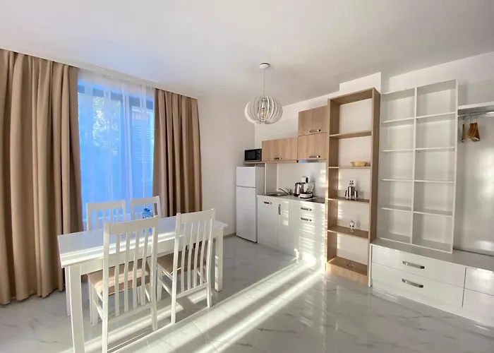 מלון דירות The Paradise 3*